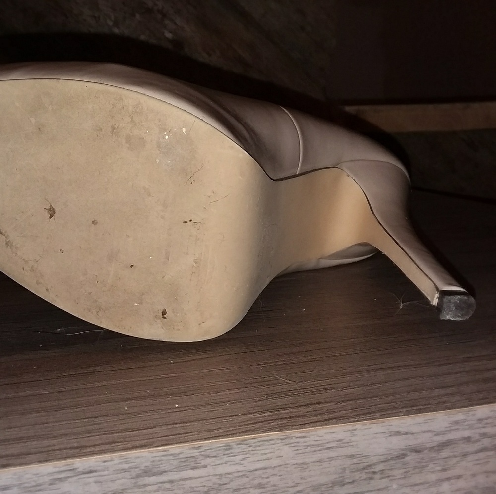 Heels - Picture 4 of 4